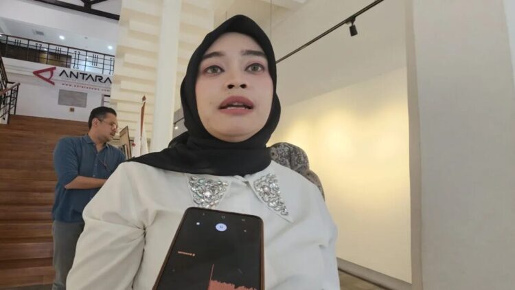 Kemkomdigi Siapkan Aturan Baru Klasifikasi Gim Sesuai Usia, Berlaku Penuh 2026 1 Ketua Tim Pengembangan Ekosistem Gim Direktorat Ekosistem Digital Kemkomdigi Damayanti Karina Putri ditemui di Antara Heritage Center, Jakarta Pusat, Senin (2/6/2025). (ANTARA/Livia Kristianti)