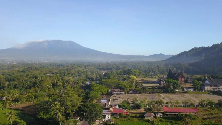 Gambar udara di kawasan perkantoran Pemerintah Daerah Tanah Datar dan Istano Basa Pagaruyung (Antara/HO).