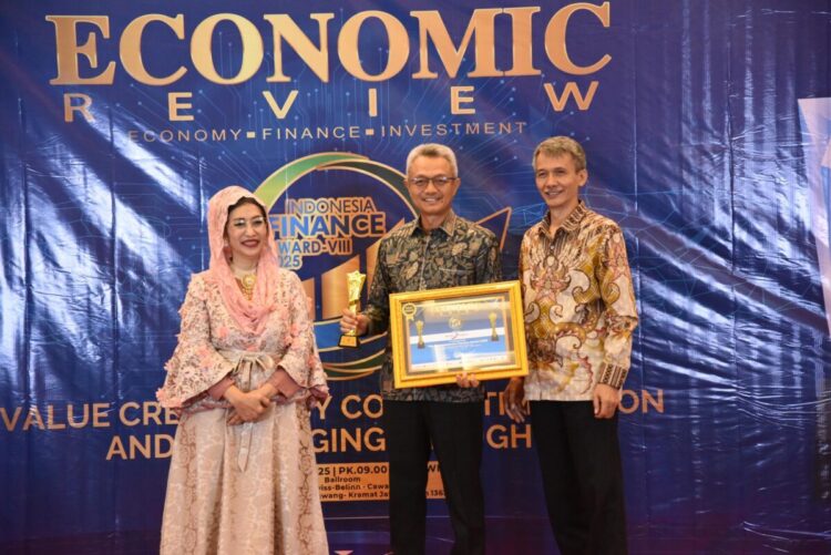 Alhamdulillah, Bank Nagari Syariah Raih Gold Award The Best Performance 1 Bank Nagari Syariah Raih Gold Award The Best Performance