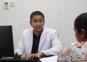 Dokter spesialis kandungan Semen Padang Hospital (SPH), Deo Cerlova Milano,Sp.OG. (dok. istimewa)