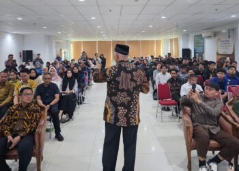 Gubernur Mahyeldi beri kuliah umum ratusan mahasiswa di Pekanbaru. (dok. adpsb)