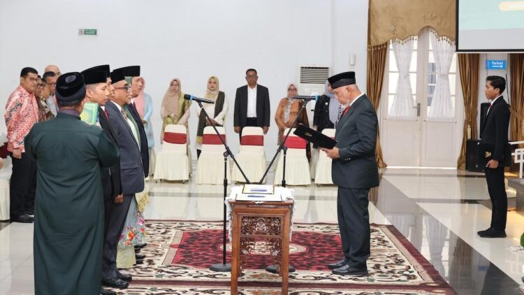 Gubernur Mahyeldi Lantik Pejabat Pimpinan Tinggi Pratama di Pemprov Sumbar 1 Gubernur Mahyeldi lantik pejabat tinggi pratama di lingkungan Pemprov Sumbar. (dok. istimewa)