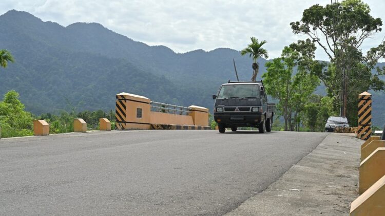Jembatan Kurambik Diresmikan Gubernur Mahyeldi, Masyarakat Merasa Sangat Terbantu 1 Gubernur Mahyeldi resmikan Jembatan Kurambik. (dok. adpsb)