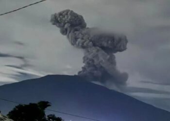 Erupsi Malam Hari, Gunung Marapi Lontarkan Abu 700 Meter