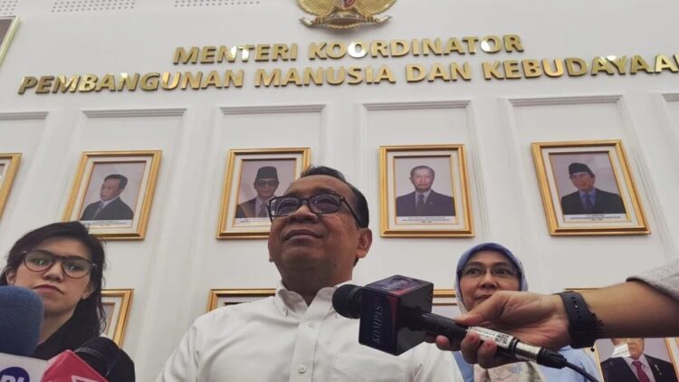 Putusan MK Wajibkan Sekolah Gratis hingga Menengah, Pemerintah Siapkan Tindak Lanjut 1 Menteri Koordinator Bidang Pembangunan Manusia dan Kebudayaan (Menko PMK) Pratikno dalam wawancara cegat di Kantor Kemenko PMK, Jakarta, Senin (16/6/2025). ANTARA/Asep Firmansyah