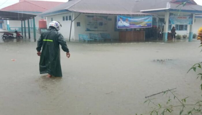 Hujan Deras Sebabkan Banjir di Mentawai, Puskesmas Terendam dan Jembatan tak Bisa Dilalui