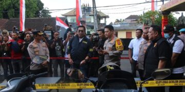 Tiga WNA Australia Pelaku Penembakan di Bali Berhasil Ditangkap 8 Kapolda Bali tangkap pelaku penembakan dua WNA. (dok. Divhumas Polri)