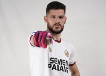 Kiper Semen Padang FC Arthur Augusto. (dok. istimewa)