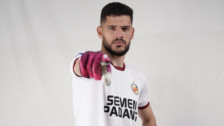 Kiper Semen Padang FC Arthur Augusto. (dok. istimewa)