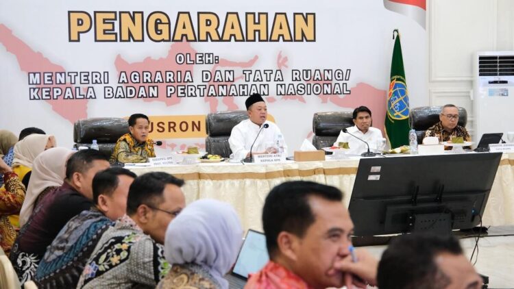 Menteri Nusron Minta Jajaran Kanwil BPN di Sulteng Percepat Validasi Data Pertanahan 1 Menteri Nusron beri arahan pada semua Kantah BPN se-Sulteng. (dok. ATR/BPN)