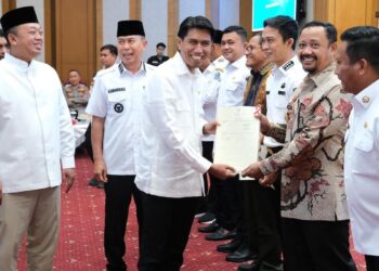 Menteri ATR/BPN Nusron Wahid bersama Wakil Ketua DPR RI kunjungi Sulteng untuk membahas masalah pertanahan. (dok. ATR/BPN)