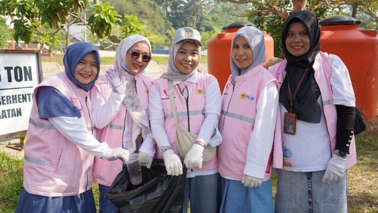 PLN UP3 Payakumbuh gelar aksi zero waste warrior di Taman Batang Agam. (dok. istimewa)