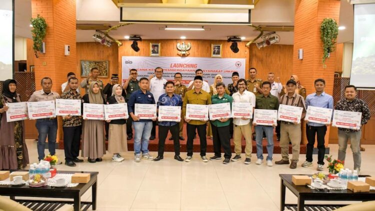 PT Semen Padang salurkan program BMN 2025. (dok. Humas)