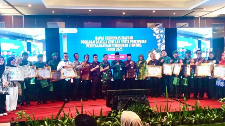 PTPN IV Regional 4 Raih Award Orang Tua Asuh Stunting BKKBN 1 PTPN IV Regional 4 raih award orangtua asuh stunting dari BKKBN. (dok. istimewa)