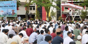 Salat Idul Adha di PT Semen Padang, Khatib Ajak Jamaah Teladani Nabi Ibrahim 8 Salat Idul Adha di Plaza Semen Padang. (dok. Humas)