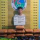 Tersangka WR (24) beserta 11 paket besar Ganja yang diringkus oleh Satres Narkoba usai diamankan ke Mako Polres Pasaman, Jumat (13/6/2025).(dok ANTARA/Heri Sumarno)