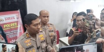 Terungkap! Ini Ternyata Motif Dibalik Aksi Mutilasi di Batang Anai 8 Kapolres Padang Pariaman AKBP Faisol Amir memberi keterangan pada wartawan terkait kasus Batang Anai. (dok. Antara)