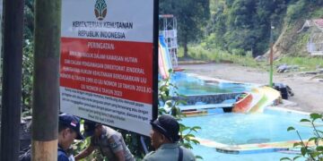 Kemenhut tutup TWA Megamendung, Tanah Datar. (dok. Antara/Muhammad Zulfikar)