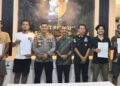 Empat Pelaku Pungli di Pantai Air Manis Padang yang Viral Diamankan Polisi 6 Empat pelaku pungli di Pantai Air Manis diamankan polisi. (dok. istimewa)