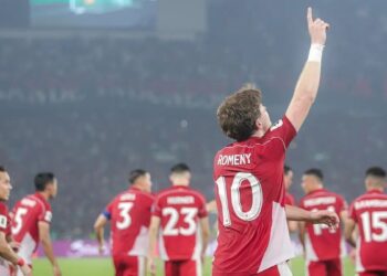 Striker Timnas Indonesia, Ole Romeny, berselebrasi usai mencetak gol ke gawang China dalam laga Kualifikasi Piala Dunia 2026 zona Asia di Stadion Utama Gelora Bung Karno (SUGBK) Senayan, Jakarta, Kamis (5/6/2025). (Bola.com/Bagaskara Lazuardi)