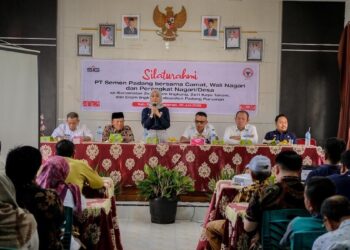 Dukung Pembangunan 12 Nagari, PT Semen Padang Gandeng BUMNAG Tiga Kecamatan di Padang Pariaman 4 Kepala Biro Humas dan Komunikasi PT Semen Padang, Nur Anita Rahmawati memberi sambutan dalam sosialisasi dan kolaborasi perusahaan dengan BUMNag di Padang Pariaman. (dok. Humas)