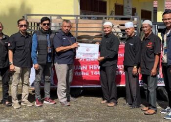 Semen Padang serahkan sapi kurban. (dok. Humas)