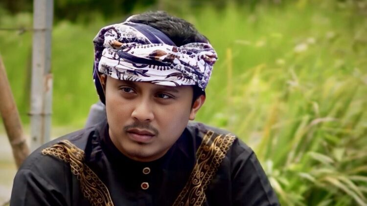 Wagub: Perusakan Rumah Doa Tidak Mencerminkan Adat Minangkabau 1 Wagub Sumbar Vasko Ruseimy berpakaian ala pesilat. (dok, adpsb)