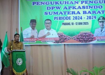 Wagub Vasko beri sambutan di acara pengukuhan pengurus DPW Apkasindo Sumbar. (dok. istimewa)