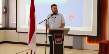Workshop Pelayanan Prima Nakes, Fadly Amran Tekankan Etika dan Empati dalam Layanan 8 Wako Fadly Amran beri sambutan di sosialisasi layanan puskesmas. (dok. Prokopim)