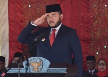 Wako Fadly Amran jadi pembina pada upacara Hari Lahir Pancasila di Balaikota Padang. (dok. Prokopim)
