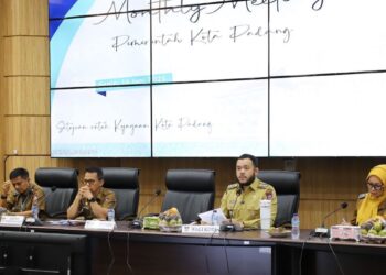 Wako Fadly Amran saat monthly meeting dengan jajaran OPD. (dok. Prokopim)