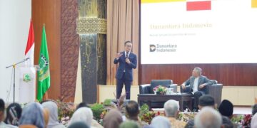 Wamen BUMN sekaligus COO Danantara Dony Oskaria saat memberikan kuliah umum di Unand. (dok. istimewa)