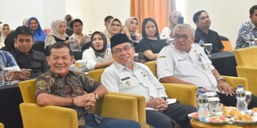 Wawako Maigus Nasir Jabarkan Progul UMKM Naik Kelas kepada TKM di Padang 8 Wawako Maigus Nasir hadir pada acara pembekalan kewirausahaan TKM di Padang. (dok. Prokopim)