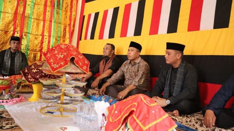 Wawako Pariaman kukuhkan Bundo Kanduang. (dok. Kominfo Pariaman)