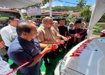 Andre Rosiade Bantu Ambulans Masjid Al Iman Gunung Pangilun, Padang