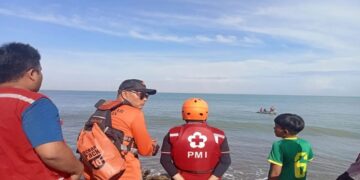 Seorang Pengunjung Hilang Terseret Ombak di Pantai Padang, Identitas Belum Diketahui