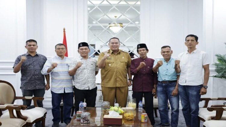 Ketua KAN Pasa Temui Wako Pariaman, Ajukan Permohonan Fasilitas Kantor 1 Wako Pariaman Yota Balad menerima kunjungan Ketua KAN Pasa Kecamatan Pariaman Tengah. (Foto: Dok. Ist)
