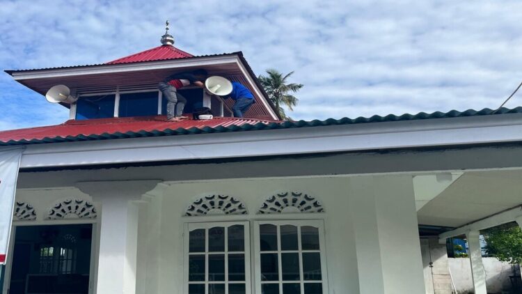 Pengeras suara dipasang di Mushalla Nurul Jadid, Sungai Latuang, RT 3 RW 2, Kelurahan Batipuh Panjang, Kecamatan Koto Tangah. (Foto: Dok. Ist)