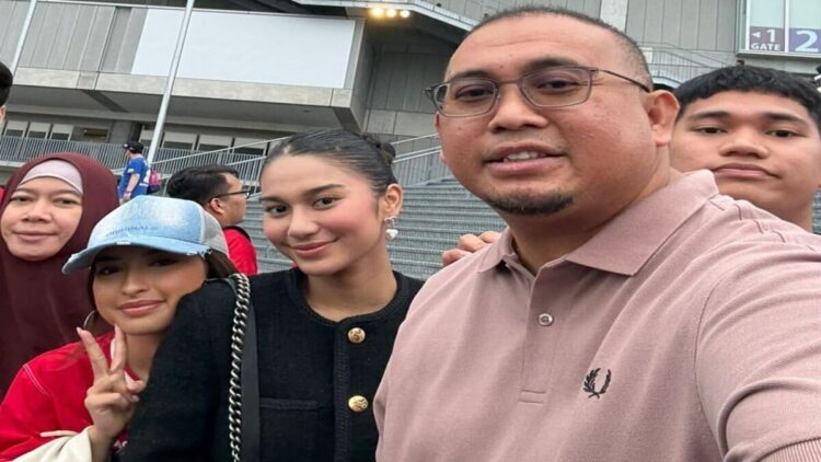 Hadapi Putaran 4 Kualifikasi Piala Dunia 2026, Andre Rosiade Minta Timnas Indonesia Berbenah 1 Pencinta sepakbola yang juga Wakil Ketua Komisi VI DPR RI Andre Rosiade bersama keluarga. (Foto: Dok. Ist)