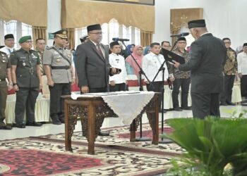 Arry Yuswandi Resmi Dilantik jadi Sekda Sumbar, Gubernur Mahyeldi: Mesin Penggerak Pemerintahan 1 Arry Yuswandi Resmi Dilantik jadi Sekda Sumbar, Gubernur Mahyeldi: Mesin Penggerak Pemerintahan
