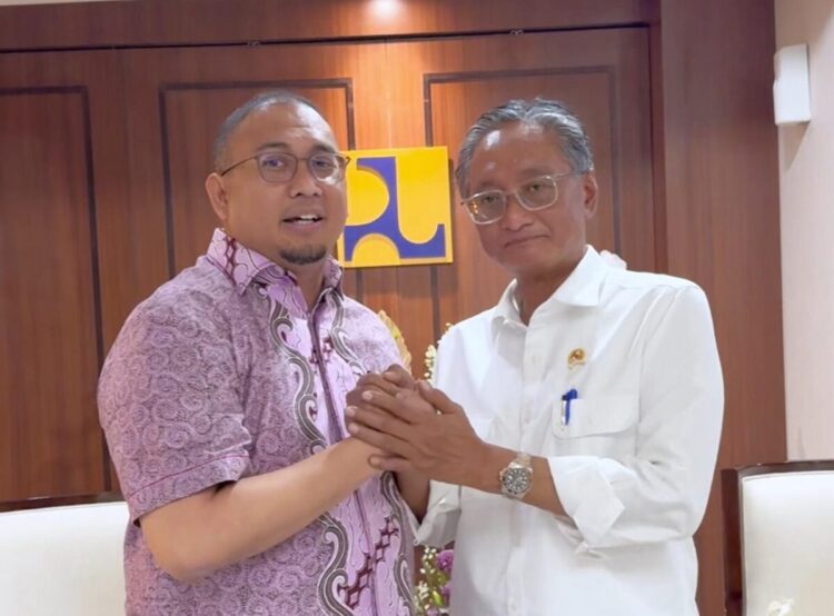 Dua Inpres Ditandatangani Presiden Prabowo, Andre Rosiade: Proyek Pembangunan di Sumbar Bisa Dimulai 1 Andre Rosiade bertemu Menteri PU Dody Hanggodo memastikan percepatan pembangunan Sumbar. (Foto: Tangkapan layar)