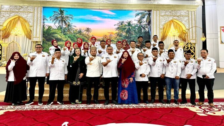 Ketum DPP IKM, Andre Rosiade bersilaturahmi dengan IKM dan Gubernur Kaltim. (Foto: Ist)