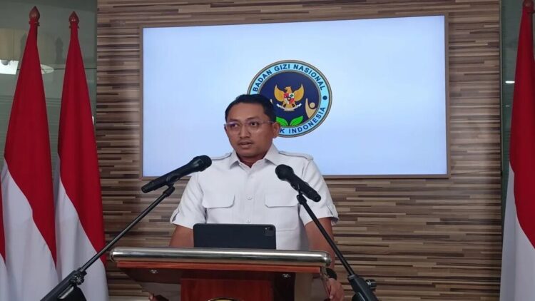 Staf Khusus Kepala Badan Gizi Nasional (BGN) bidang Komunikasi Redy Hendra Gunawan memberikan pernyataan media di Kantor Komunikasi Kepresidenan Jakarta, Minggu (22/6/2025). ANTARA/Mentari Dwi Gayati