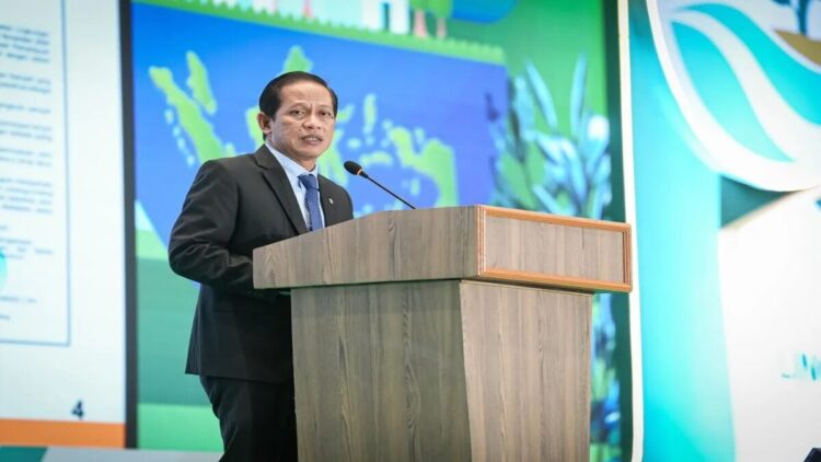 Menteri LH Hanif Faisol Nurofiq memberikan arahan saat Rapat Koordinasi Nasional (Rakornas) Pengelolaan Sampah 2025 di Jakarta pada Minggu (22/6/2025) (ANTARA/HO-KLH)