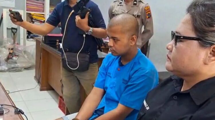 Sadis dan Tak Manusiawi, Keluarga Korban Desak Hukum Mati Tersangka Mutilasi di Padang Pariaman 1 Jajaran Kepolisian Resor Kabupaten Padang Pariaman memeriksa SJ alias Wanda (W)dalam kasus pembunuhan dan mutilasi di Kabupaten Padang Pariaman, Sumatera Barat. ANTARA/HO-Humas Polres Padang Pariaman