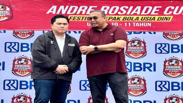 Wakil Ketua Komisi VI DPR Andre Rosiade bersama Ketum PSSI Erick Thohir di acara Andre Rosiade Cup. (Foto: Dok. Ist)