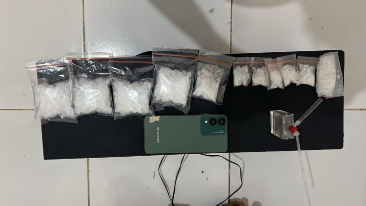 Polda Sumbar Tangkap Pengedar Sabu di Padang, 11 Paket Diamankan dari Dalam Speaker 1 Barang bukti sabu yang diamankan dari seorang bandar di kawasan Pampangan, Kota Padang. (dok. istimewa)