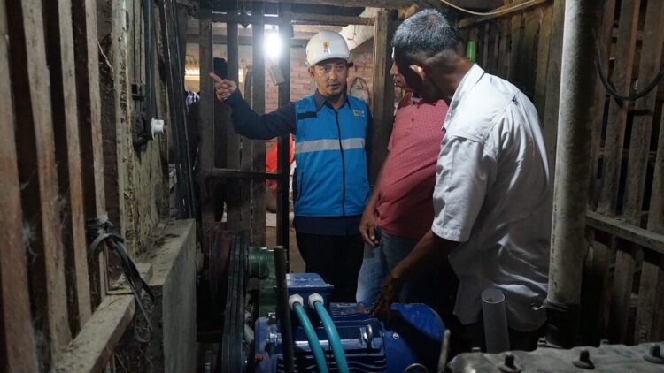 Penerapan transisi energi dengan benchmarking huller listrik di Solok. (dok. Humas)