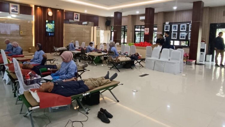 PLN UID Sumbar dan PMI Padang Gelar Aksi Donor Darah, Terkumpul 132 Kantong 1 Donor darah di PLN UID Sumbar. (dok. Humas)