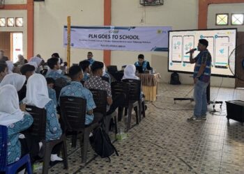 Edukasi layanan kelistrikan yang digelar PLN ULP Lintau di SMAN 1 Lintau Buo. (dok. Humas)